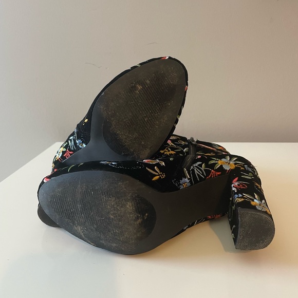 Multicolor floral embroidered black heeled booties size 7 - Picture 4 of 6